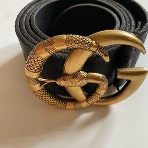 Gucci  double G snake buckle.